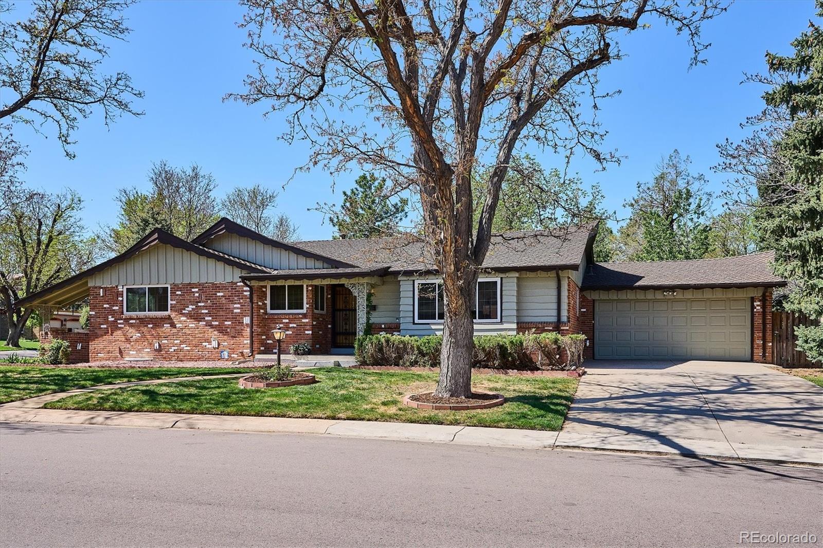 385 Oakland Street Aurora CO 80010