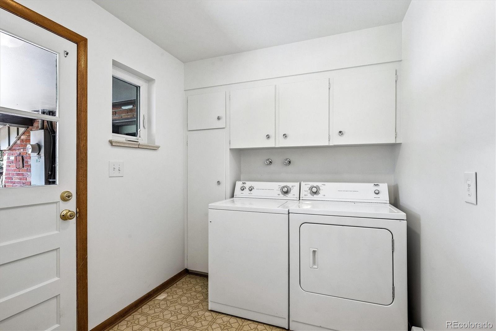 385 Oakland Street Aurora CO 80010