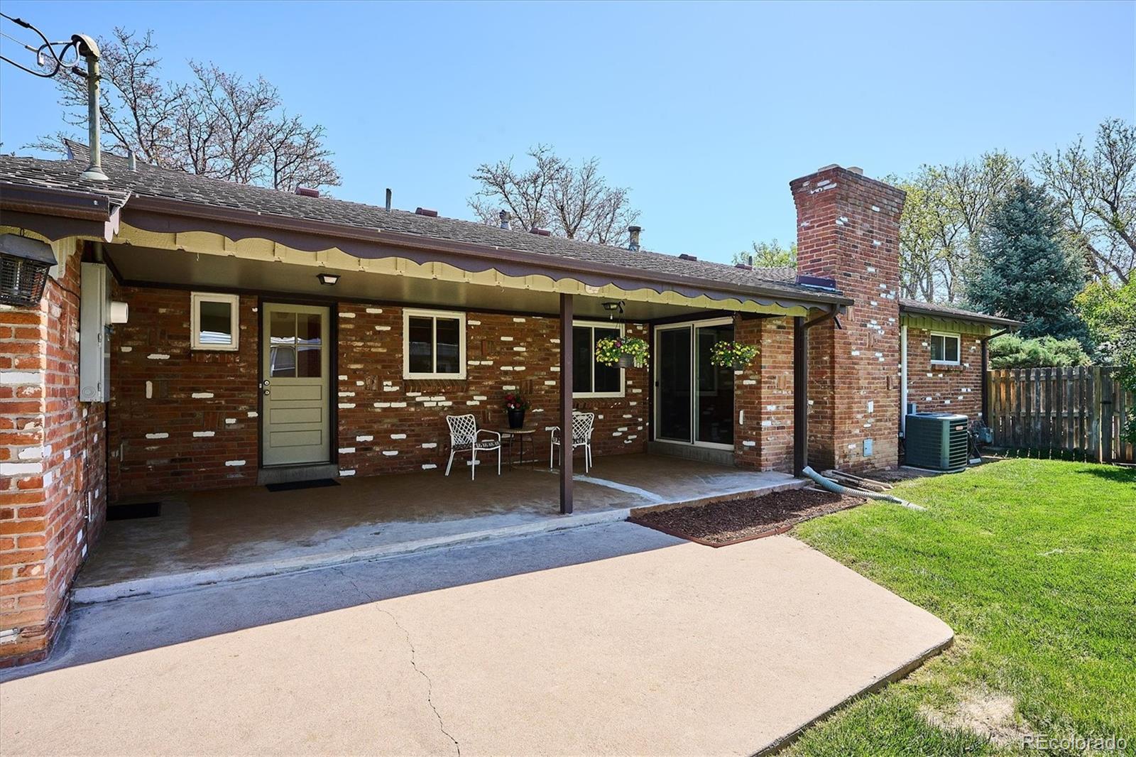 385 Oakland Street Aurora CO 80010