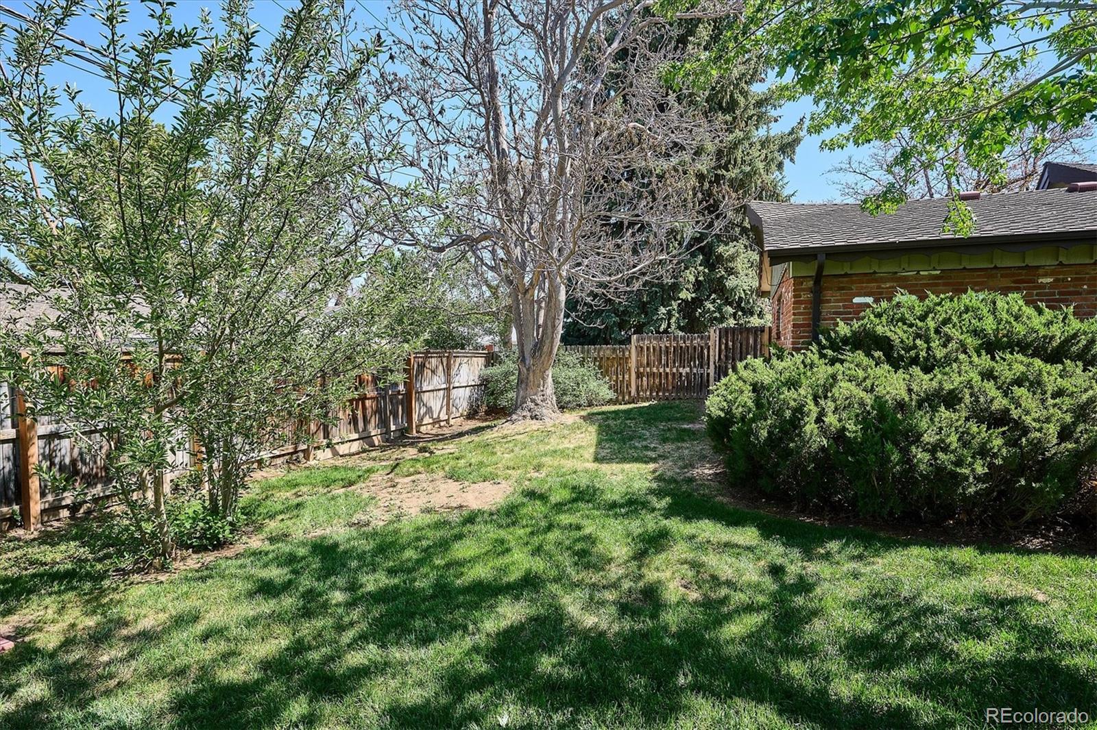 385 Oakland Street Aurora CO 80010