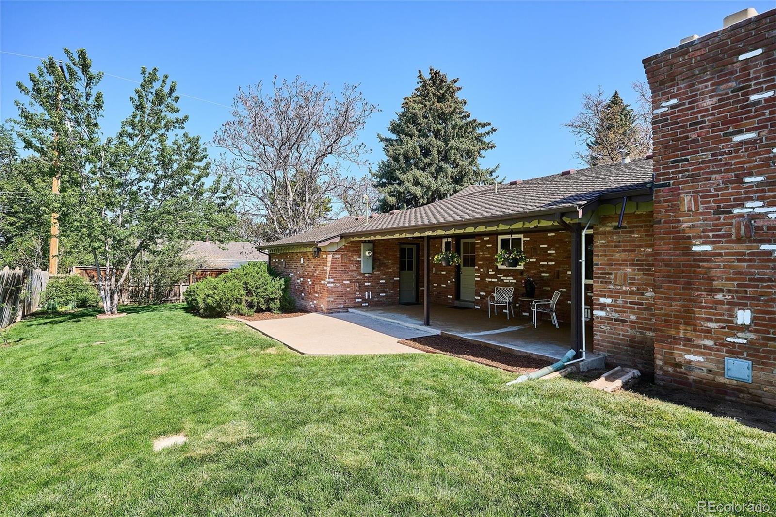 385 Oakland Street Aurora CO 80010