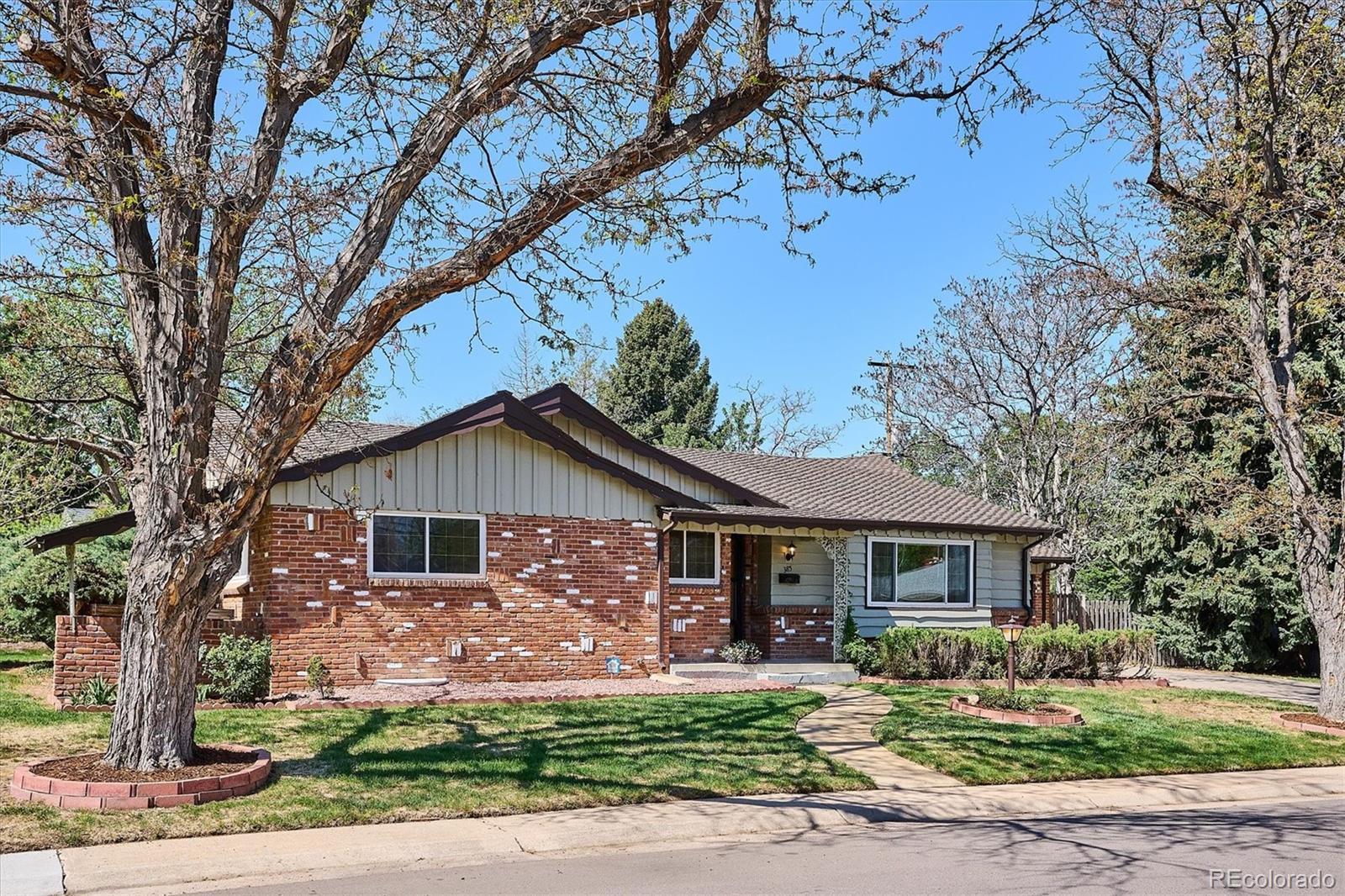 385 Oakland Street Aurora CO 80010