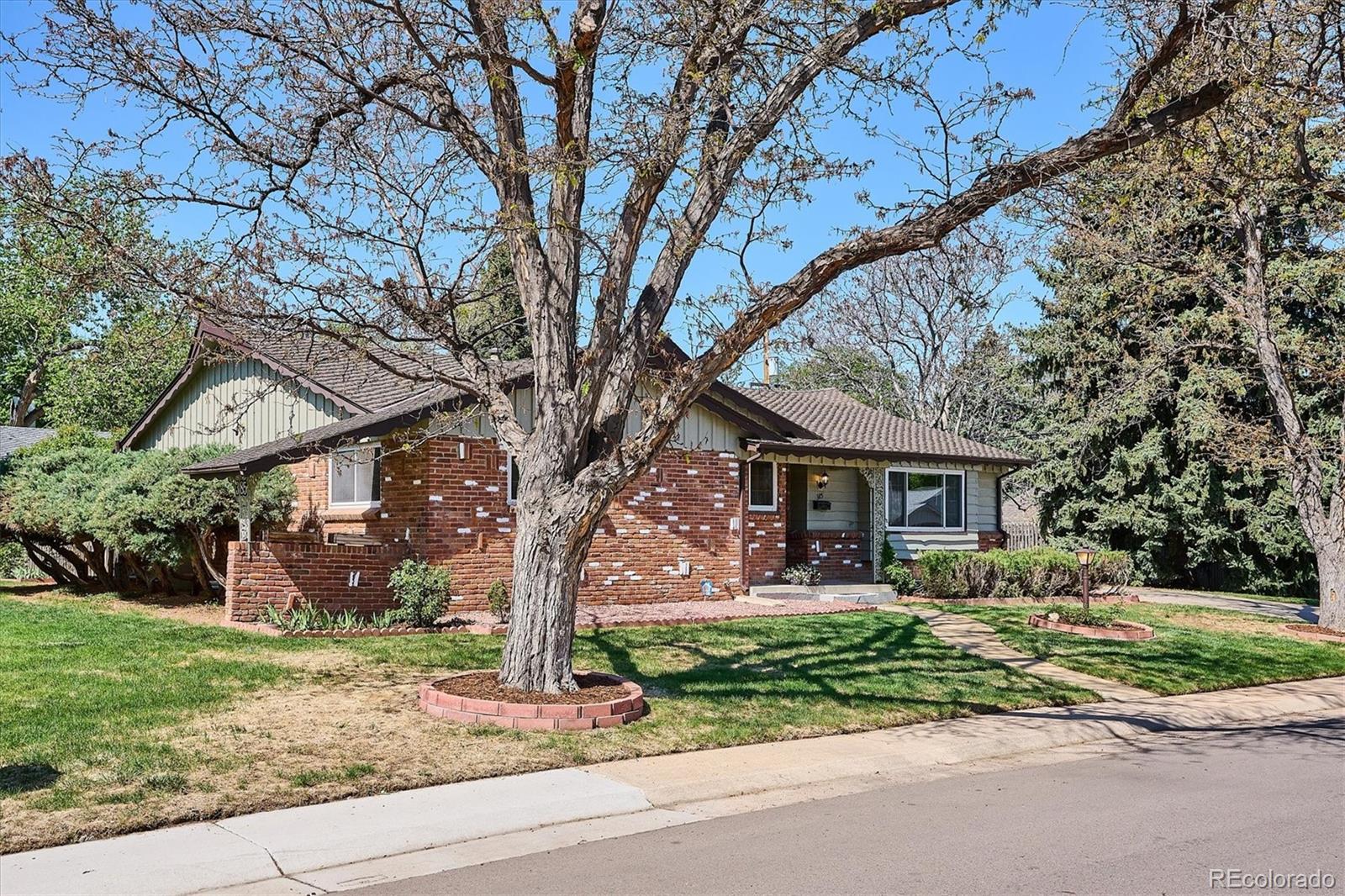 385 Oakland Street Aurora CO 80010