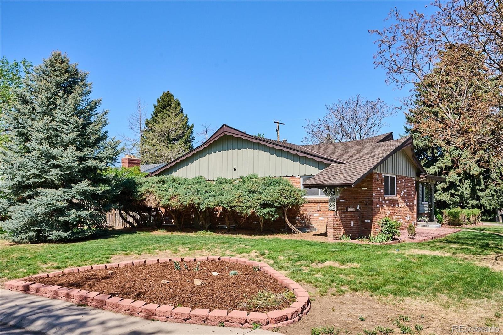 385 Oakland Street Aurora CO 80010