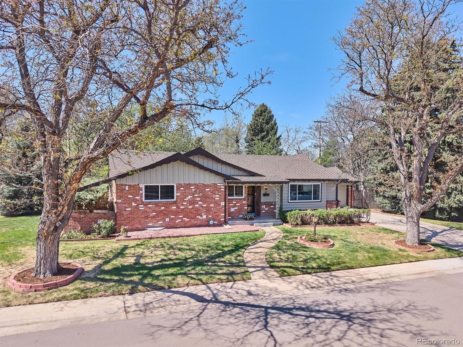 385 Oakland Street Aurora CO 80010