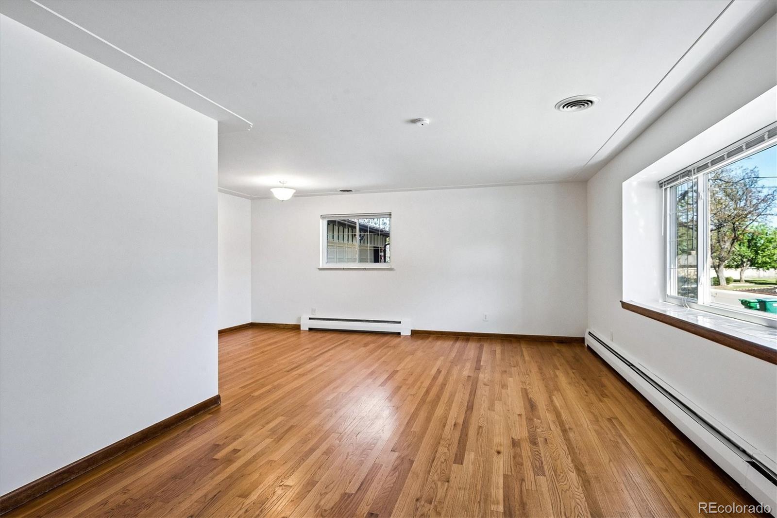 385 Oakland Street Aurora CO 80010