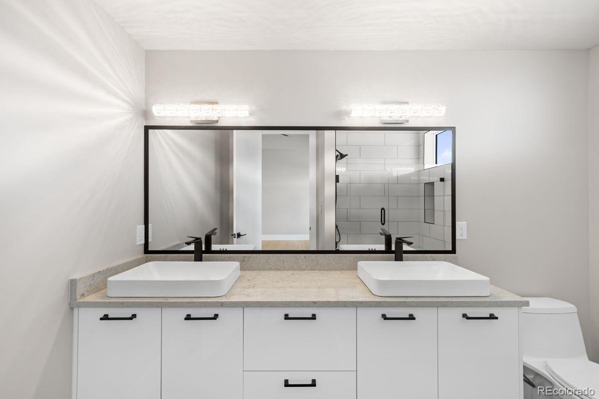 6954 S Espana Way Centennial CO 80016