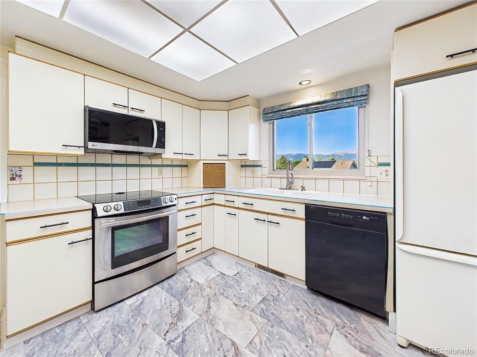 2210 Greenwich Circle Colorado Springs CO 80909