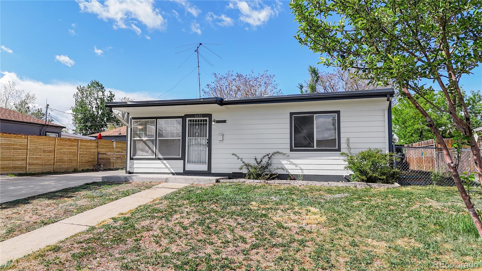 1631 W Hoye Place Denver CO 80223