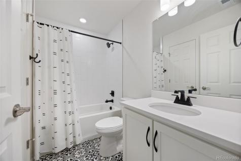 5037 N Quemoy Street Aurora CO 80019