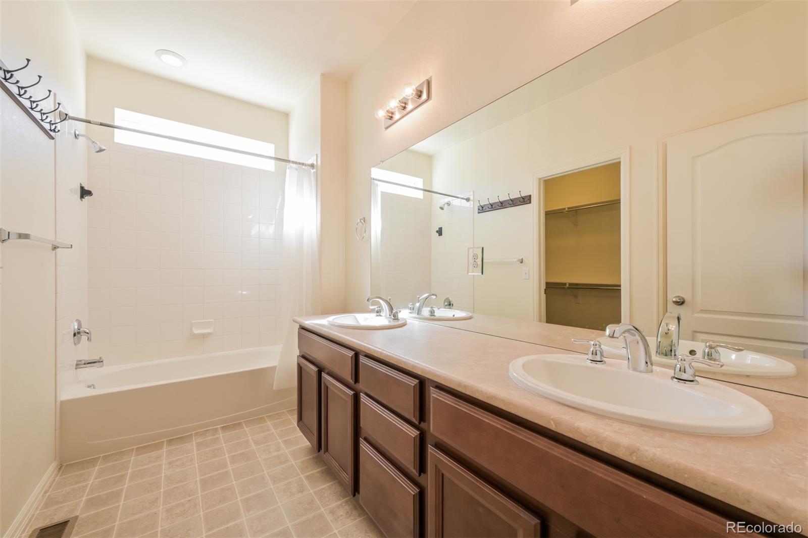 5613 S Elk Court Aurora CO 80016