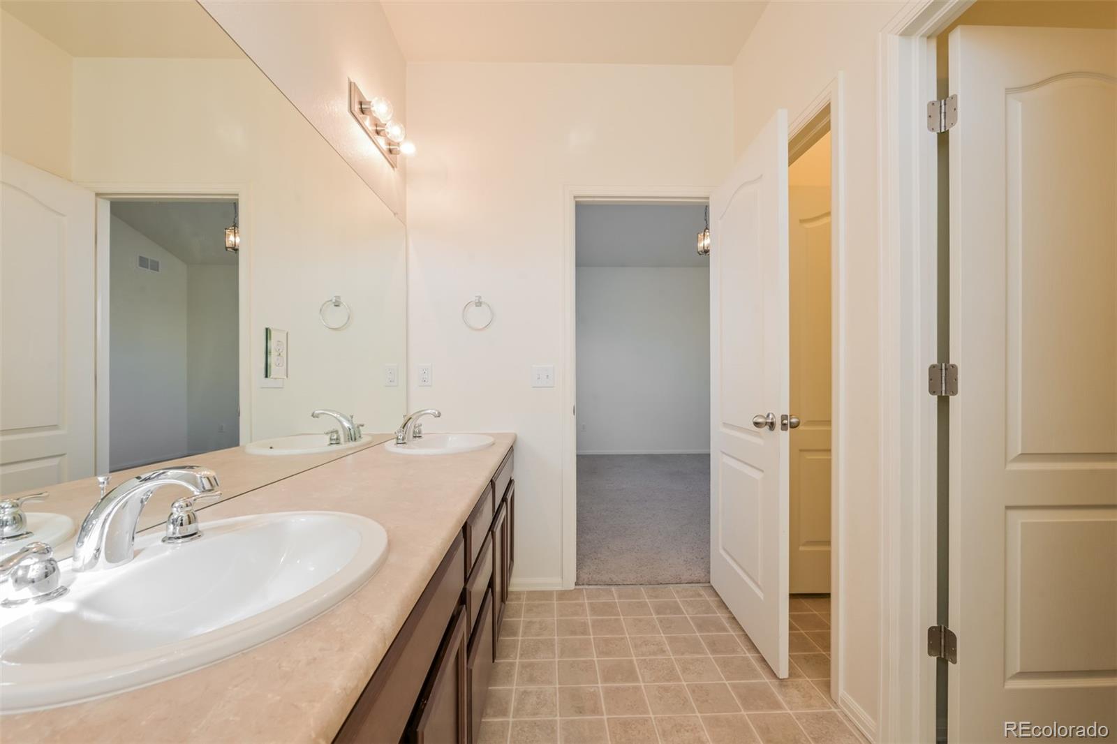 5613 S Elk Court Aurora CO 80016