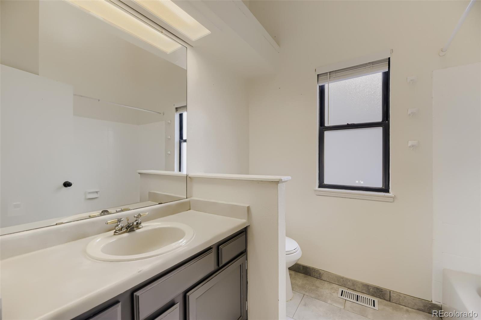 5038 S Evanston Street Aurora CO 80015
