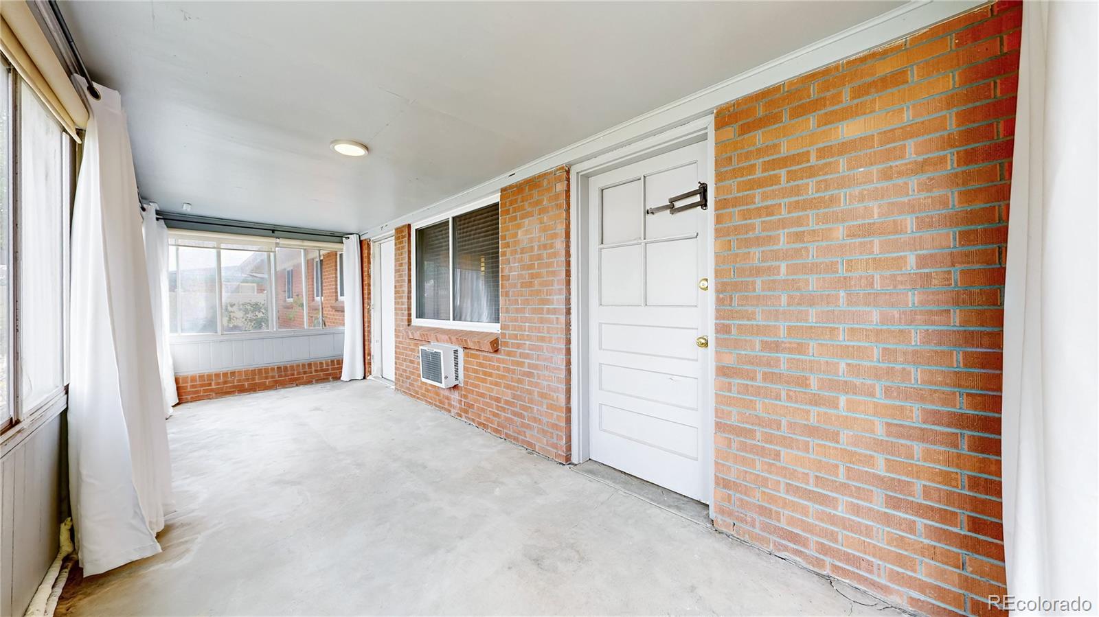 359 Quentin Street Aurora CO 80011