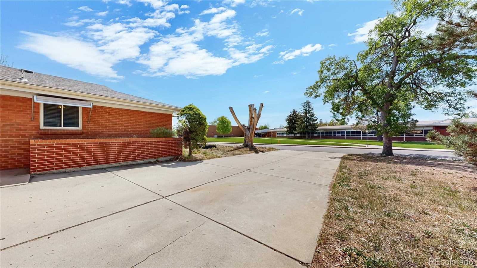 359 Quentin Street Aurora CO 80011