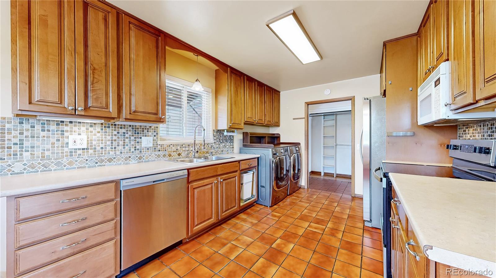 359 Quentin Street Aurora CO 80011