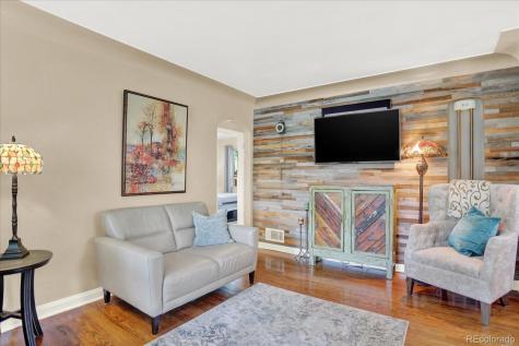 1660 Roslyn Street Denver CO 80220