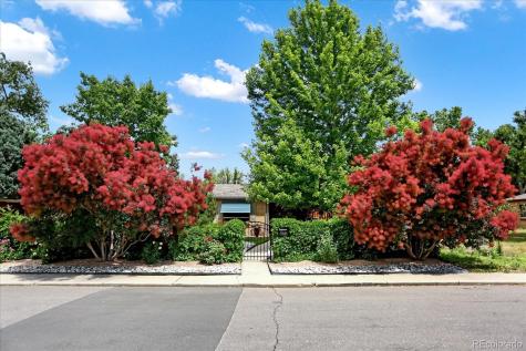 1660 Roslyn Street Denver CO 80220