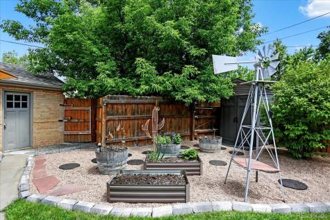 1660 Roslyn Street Denver CO 80220