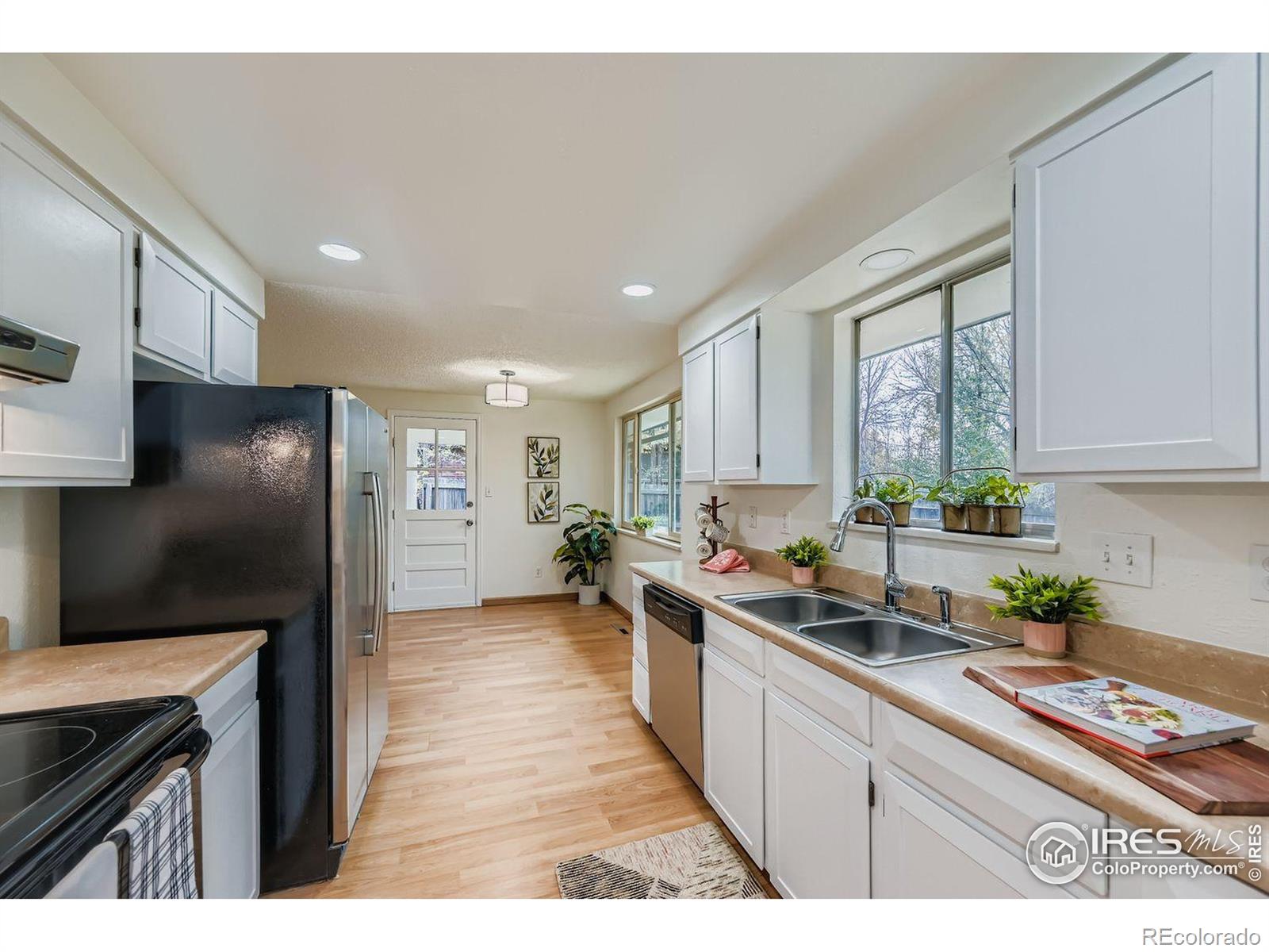 727 Hubbard Drive Longmont CO 80504