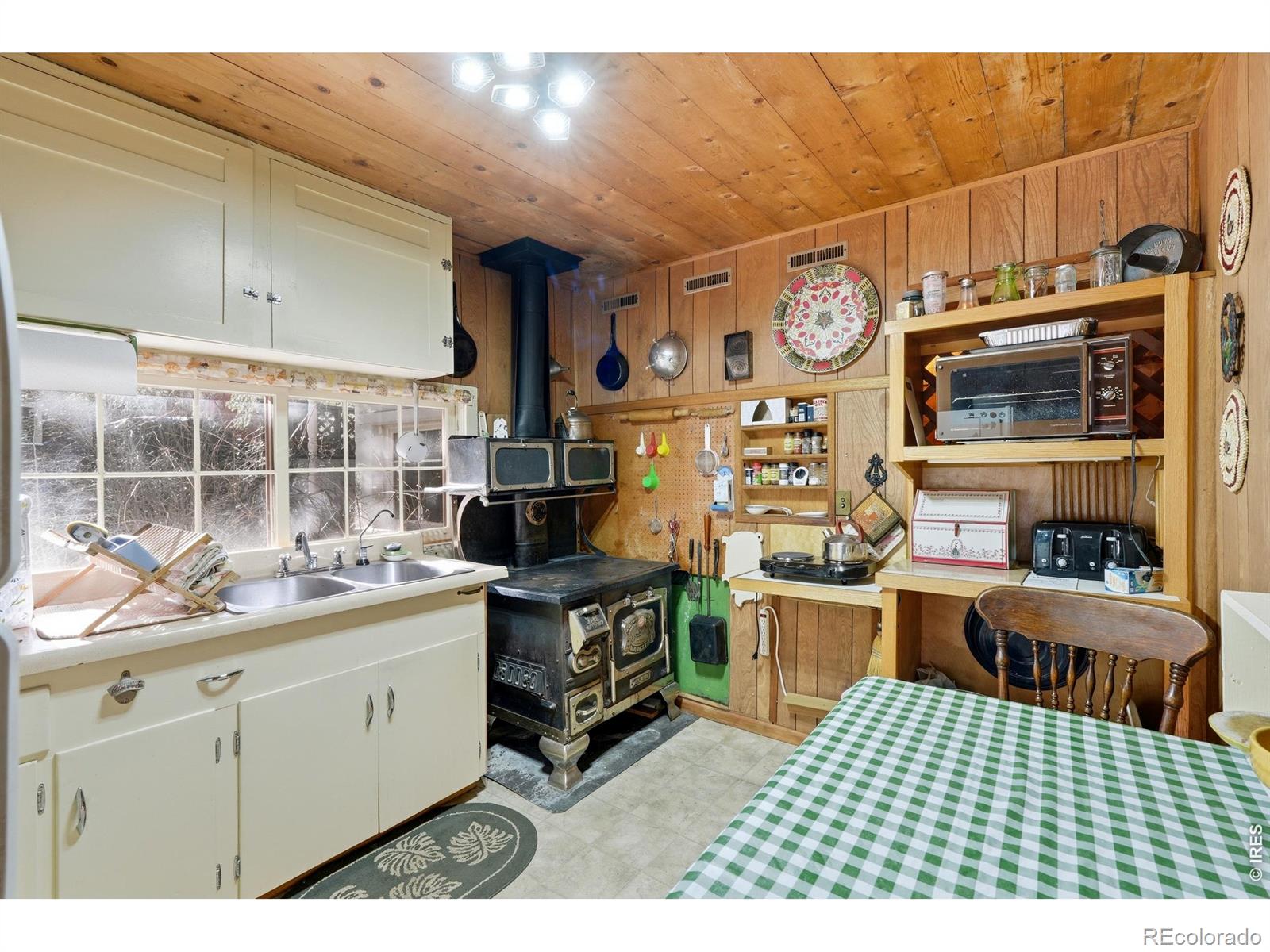 2476 Riverside Drive Lyons CO 80540