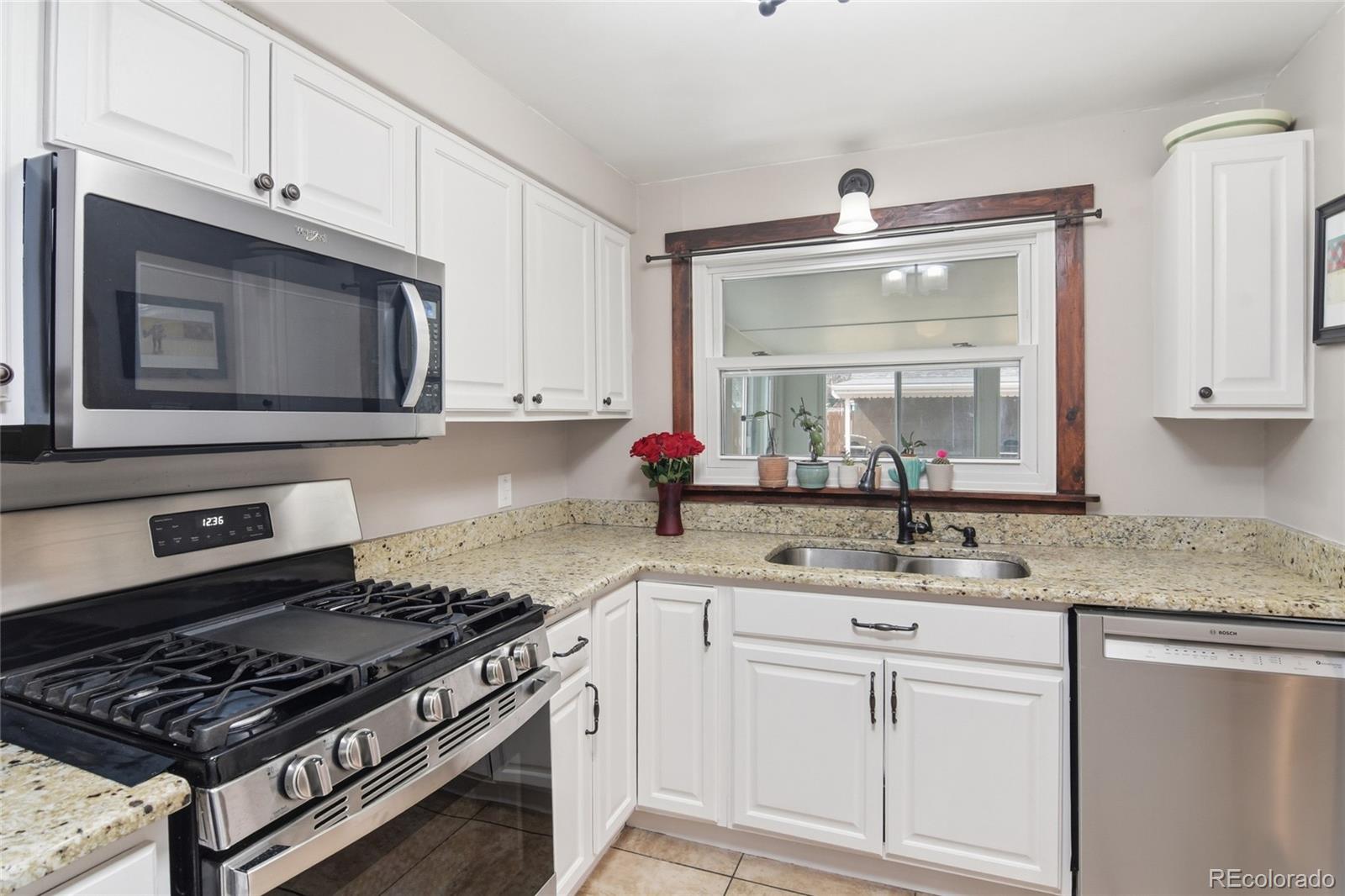923 Geneva Street Aurora CO 80010