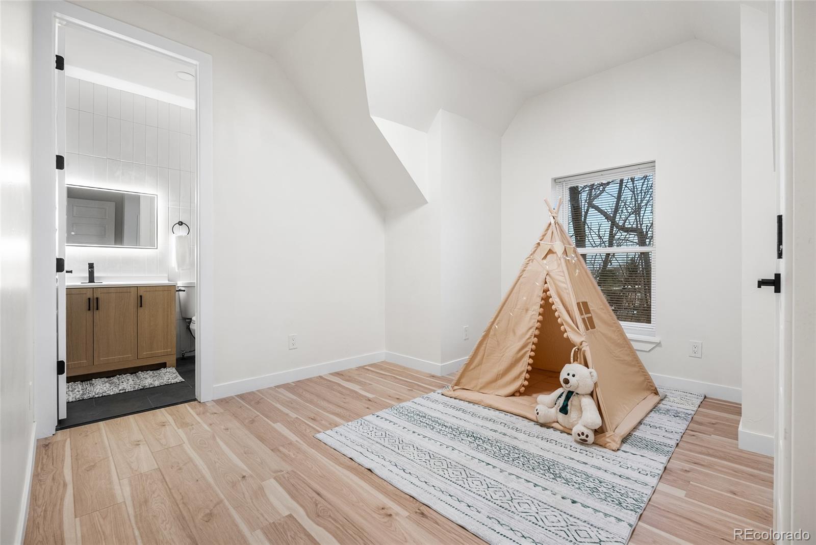 2011 W Scott Place Denver CO 80211
