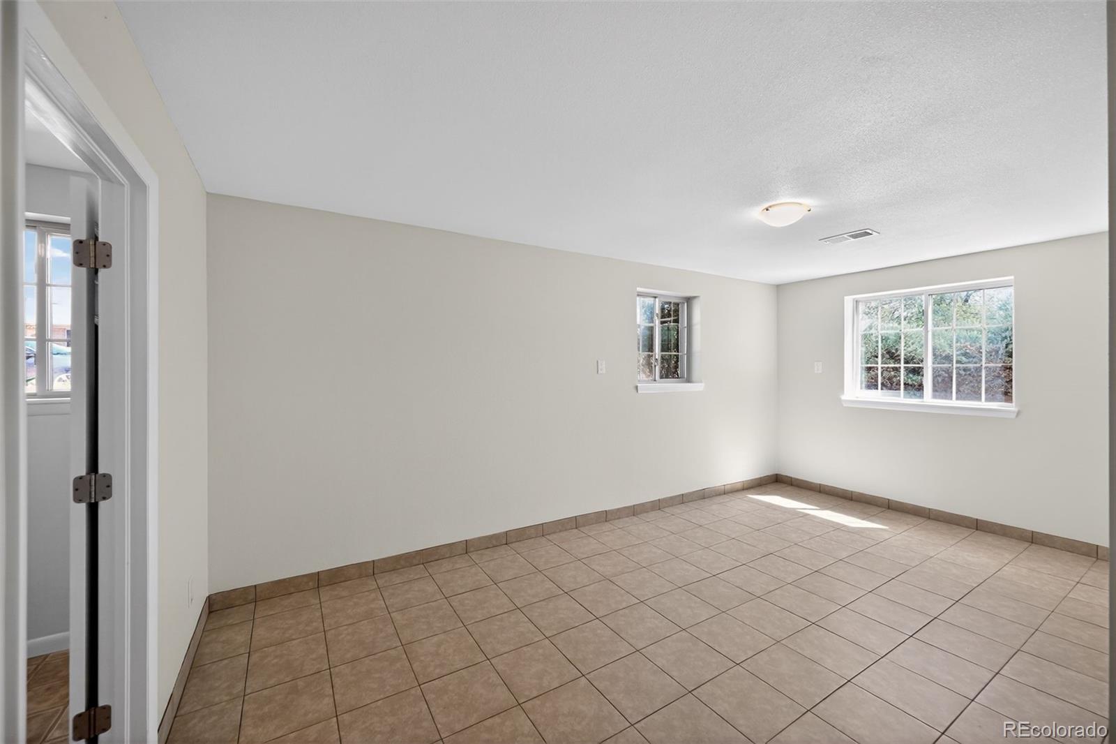 2201 Oakland Street Aurora CO 80010