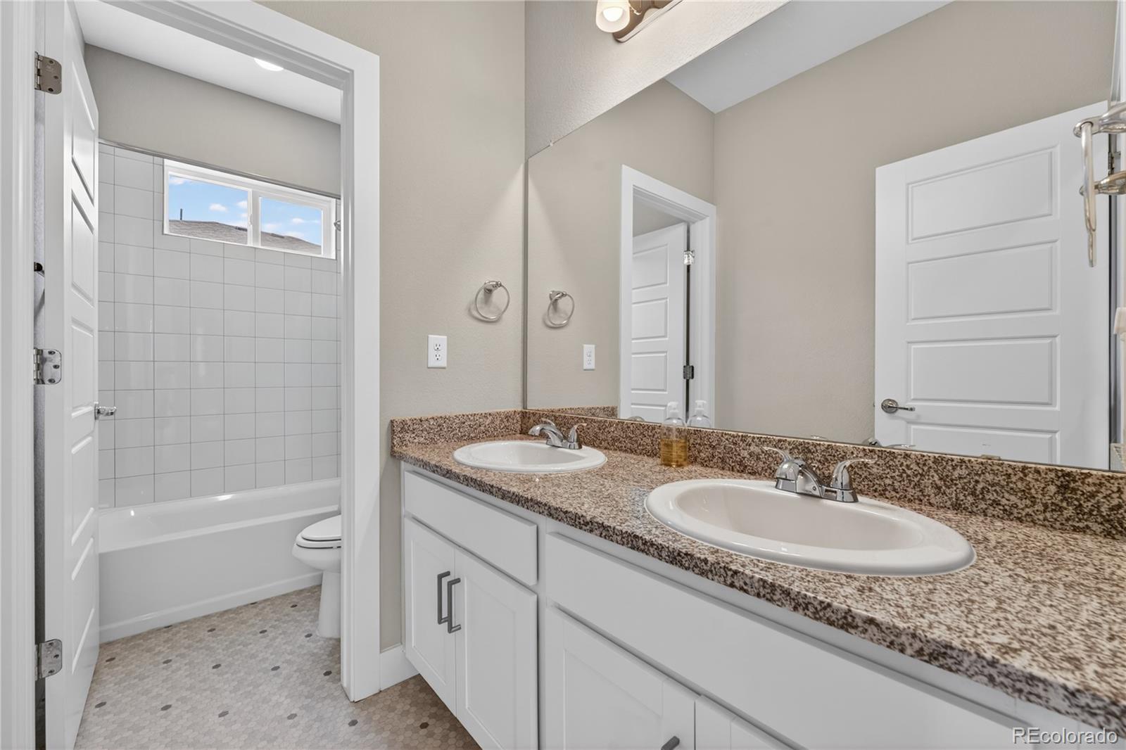 127 N Oak Hill Way Aurora CO 80018
