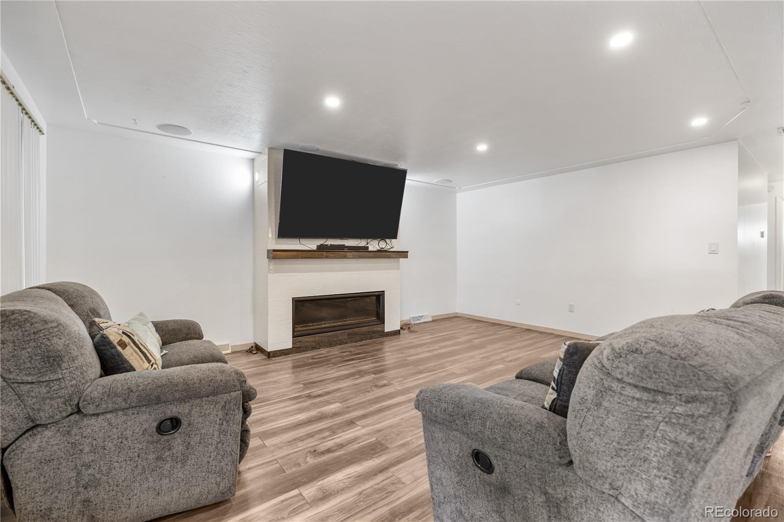 1093 S Holland Street Lakewood CO 80226