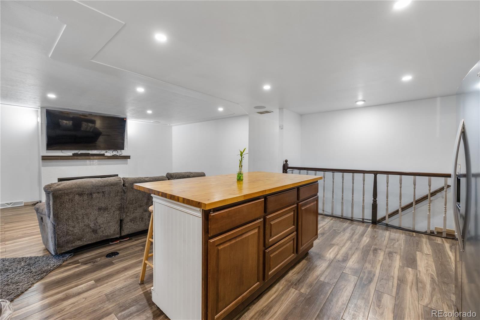 1093 S Holland Street Lakewood CO 80226