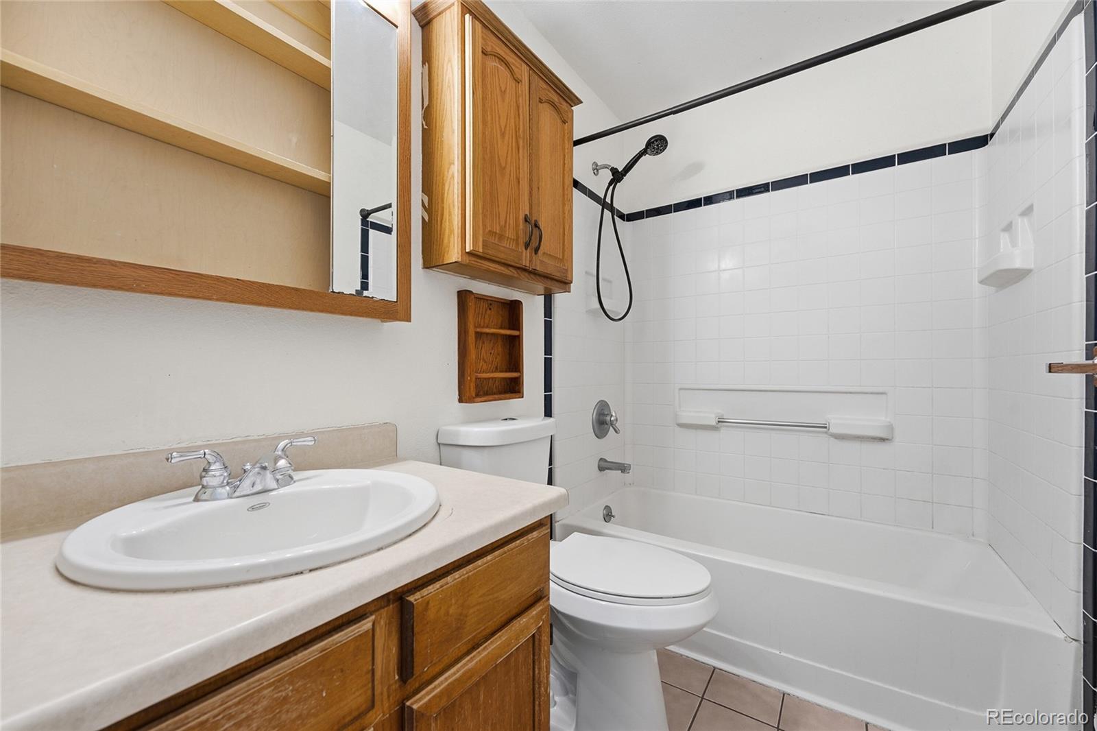 1933 Ensenada Court Aurora CO 80011