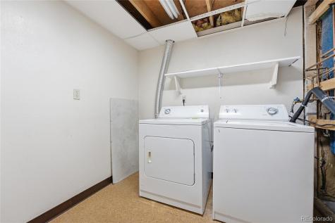 1933 Ensenada Court Aurora CO 80011