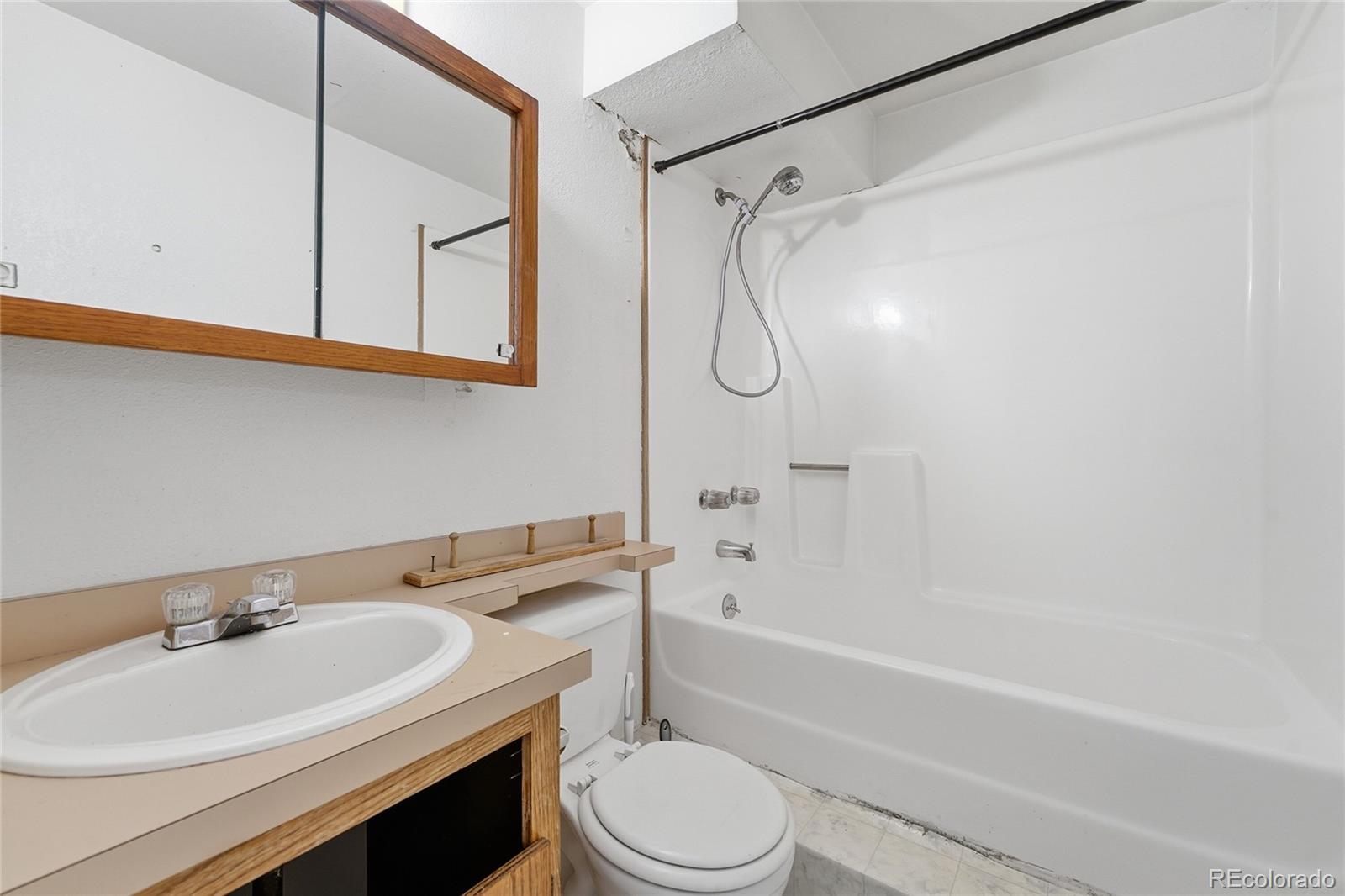 1933 Ensenada Court Aurora CO 80011