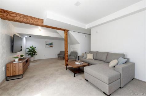 1933 Ensenada Court Aurora CO 80011