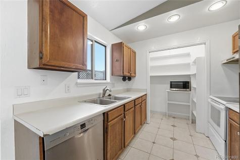 1933 Ensenada Court Aurora CO 80011