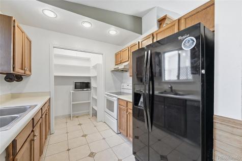 1933 Ensenada Court Aurora CO 80011
