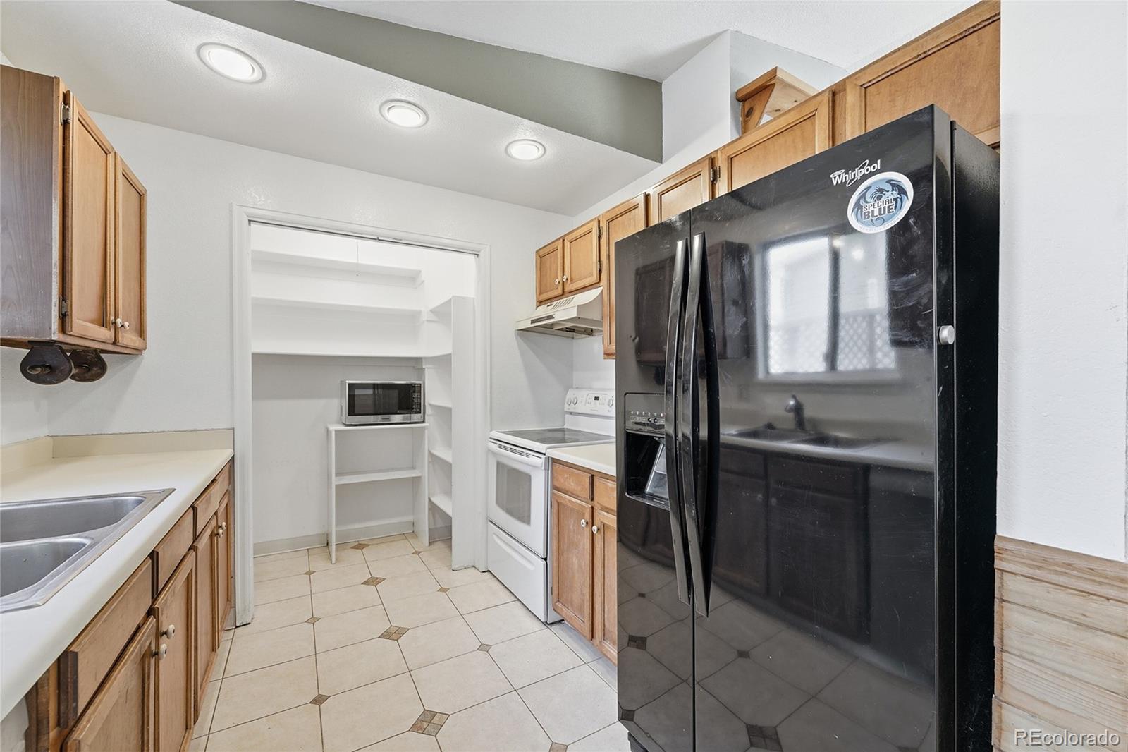 1933 Ensenada Court Aurora CO 80011