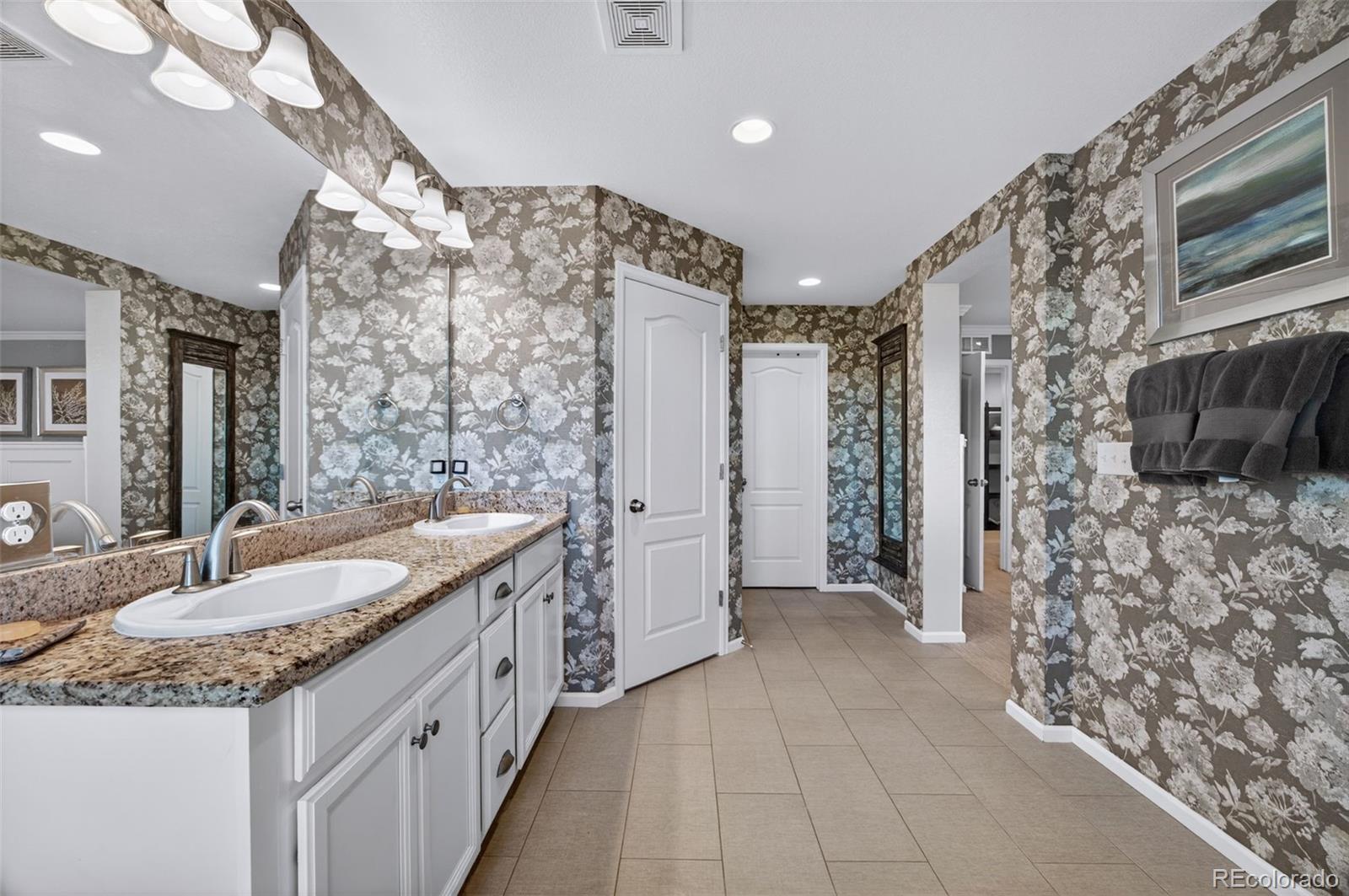 7045 S Robertsdale Way Aurora CO 80016