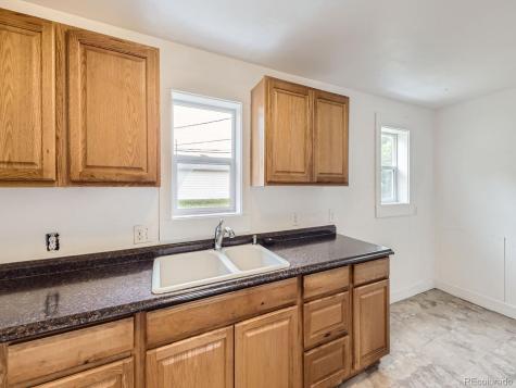 5202 E 60th Way Commerce City CO 80022