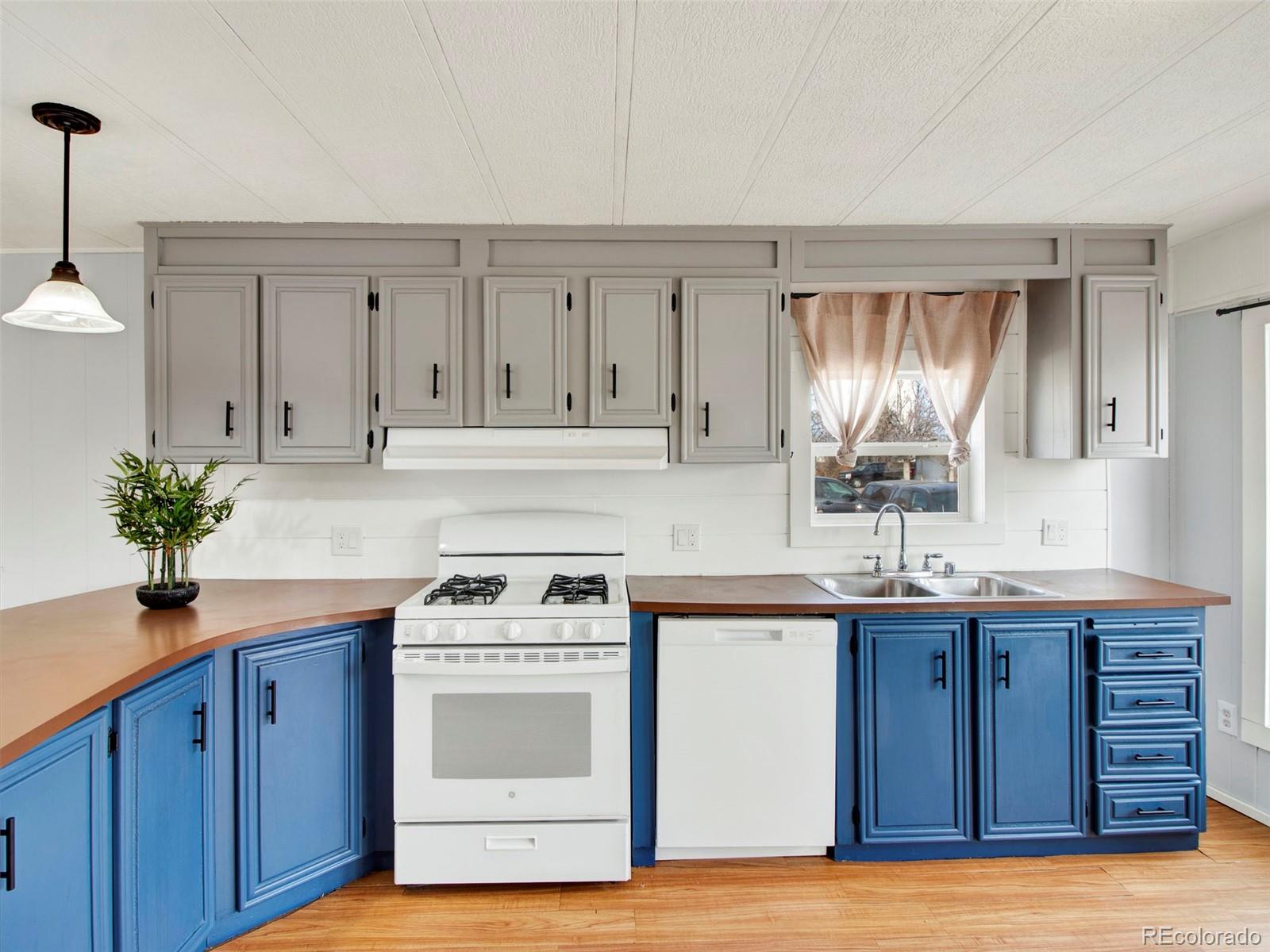 231 Dahlia Street Bennett CO 80102