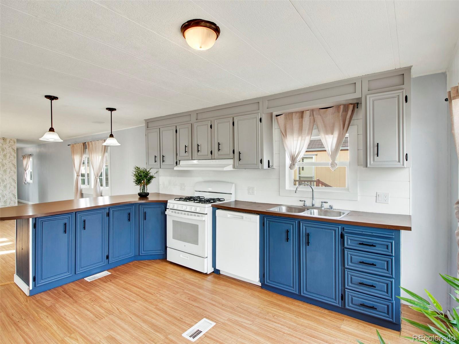 231 Dahlia Street Bennett CO 80102