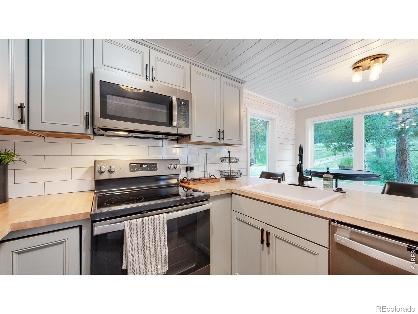 1268 Spring Valley Road Bellvue CO 80512
