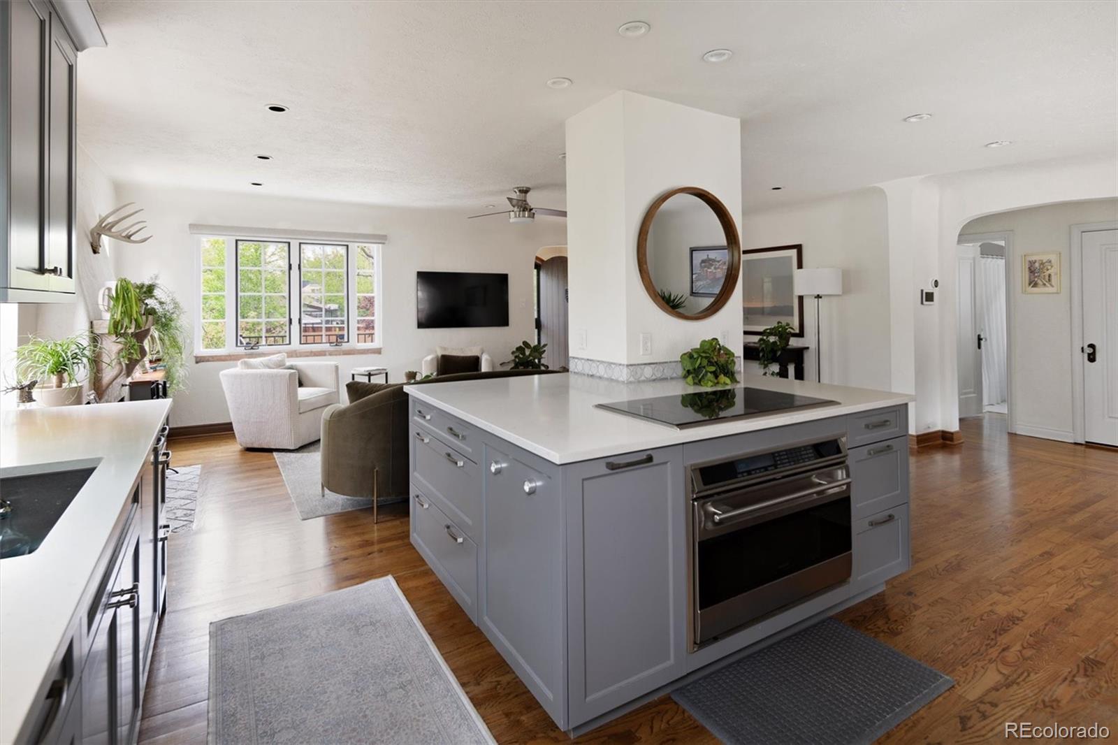 956 S Elizabeth Street Denver CO 80209