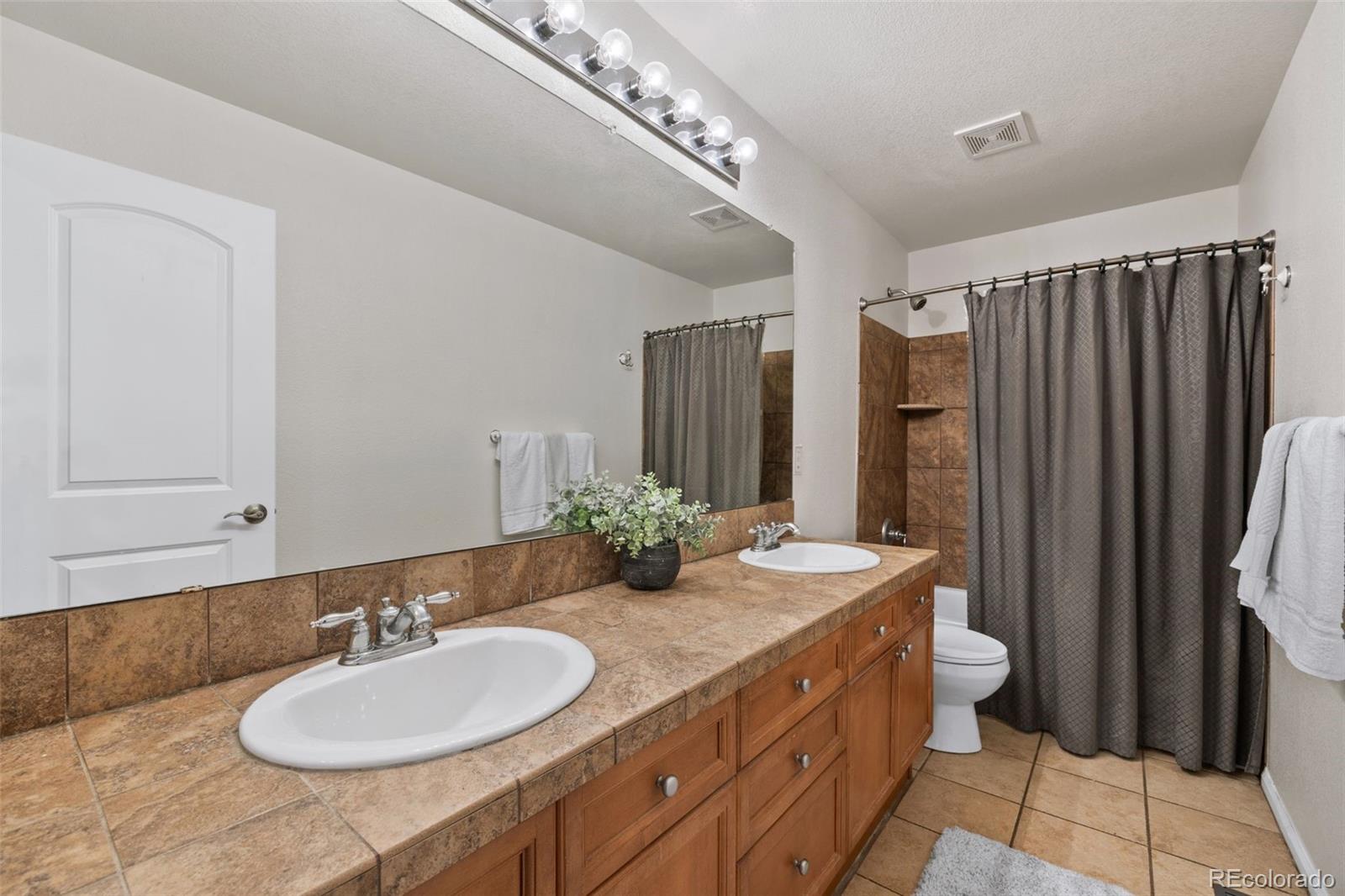 5861 Jasper Pointe Circle Castle Pines CO 80108