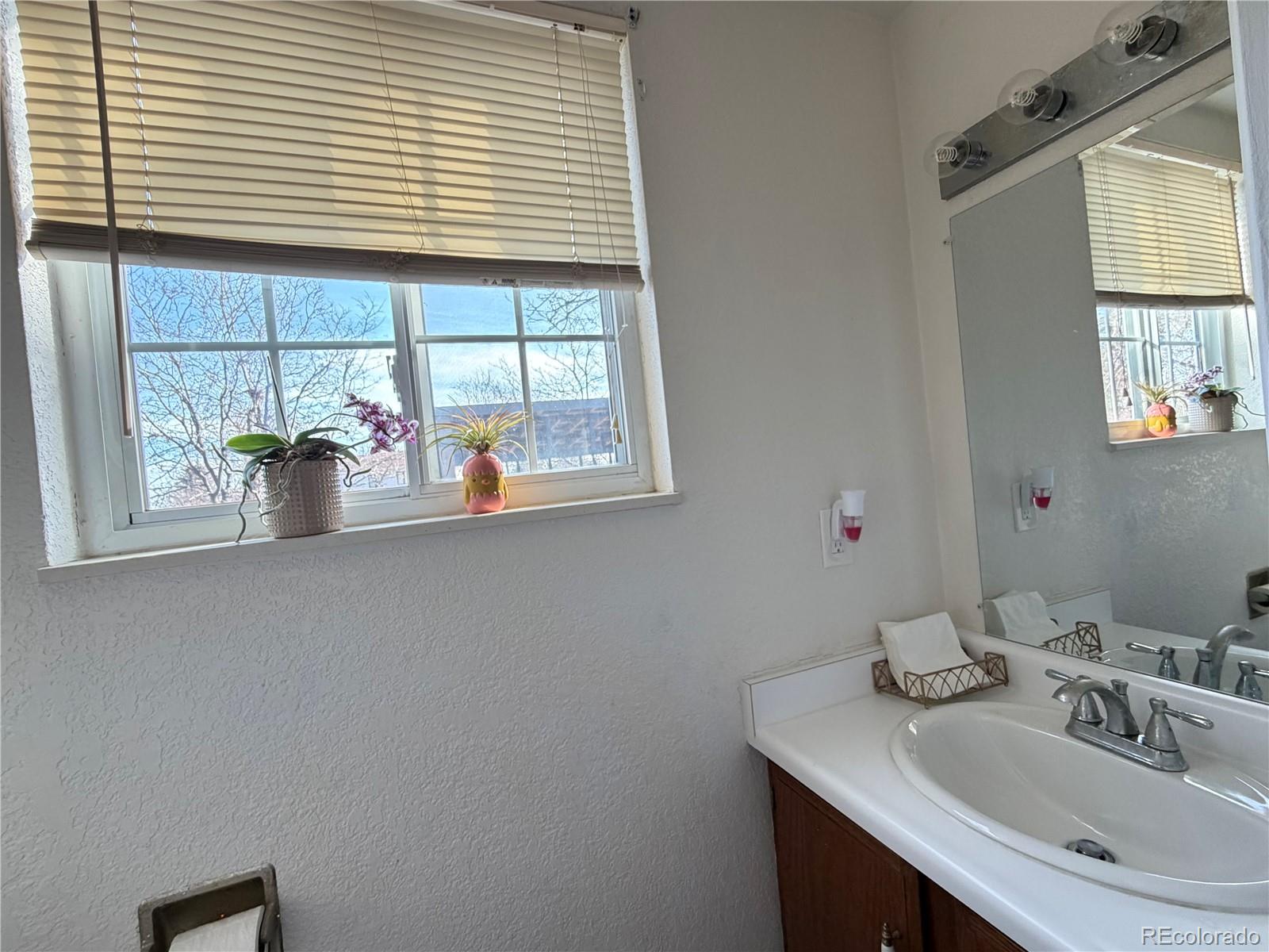 4784 S Olathe Way Aurora CO 80015