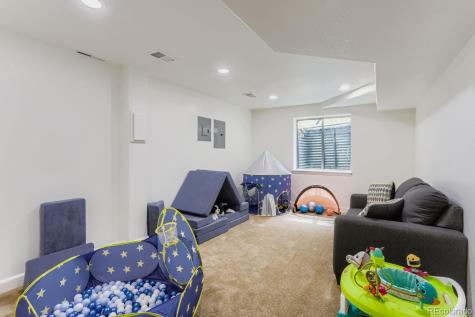 8076 Meadowdale Square Niwot CO 80503