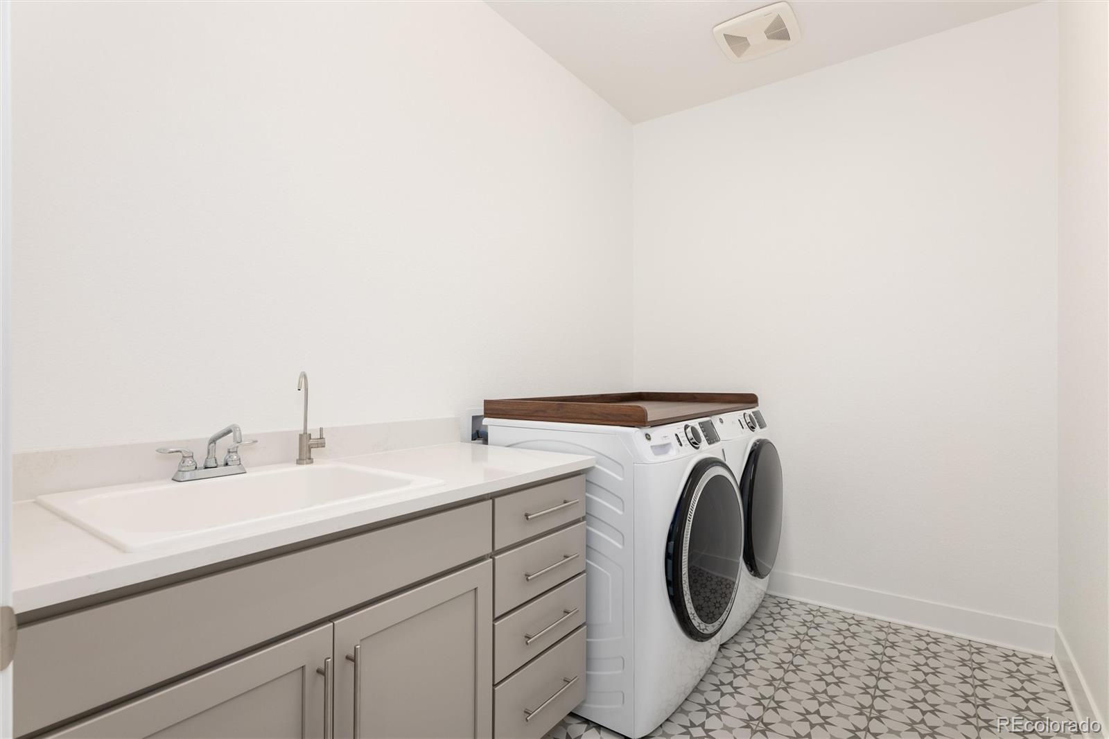 6689 S Vandriver Way Aurora CO 80016