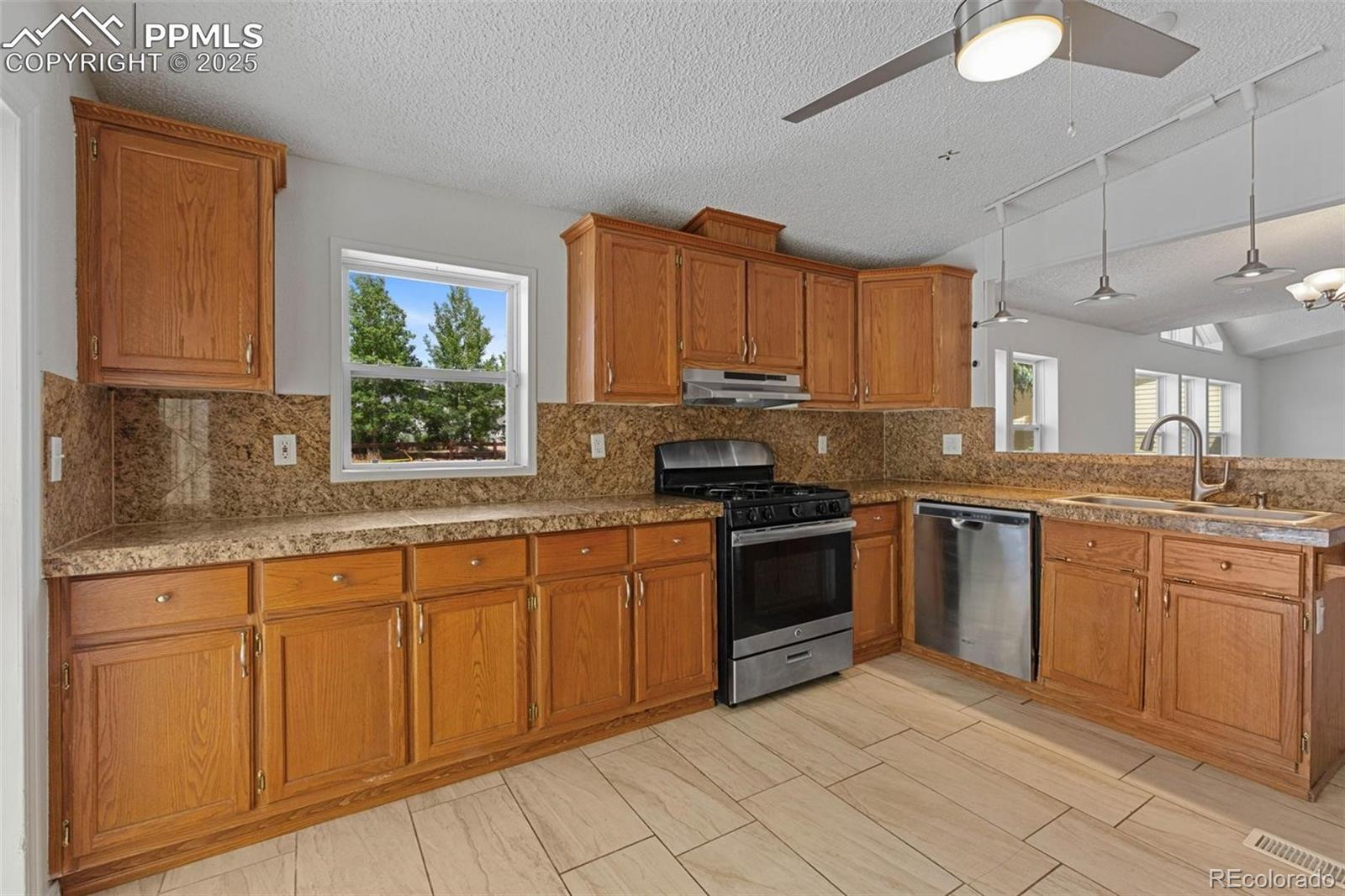 4006 Gray Fox Heights Colorado Springs CO 80922