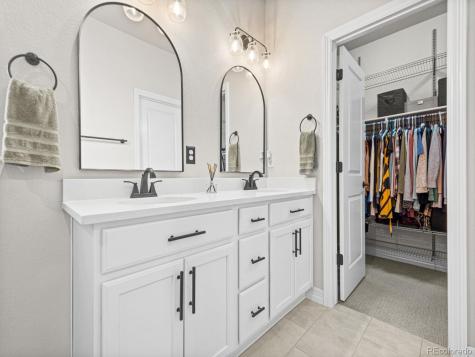 7379 S Shady Grove Way Aurora CO 80016